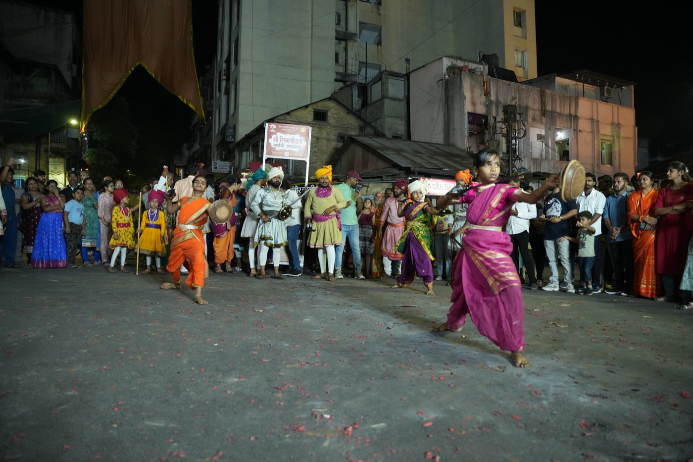 Young performers in Mardani Khel